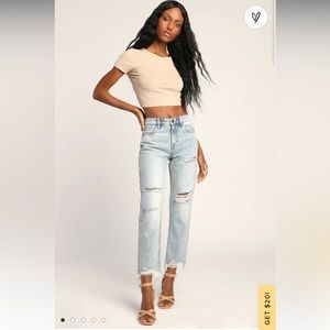 NWT Bailey Light Wash High Rise Distressed Boyfriend Jeans
Hidden Jeans. Sz 24